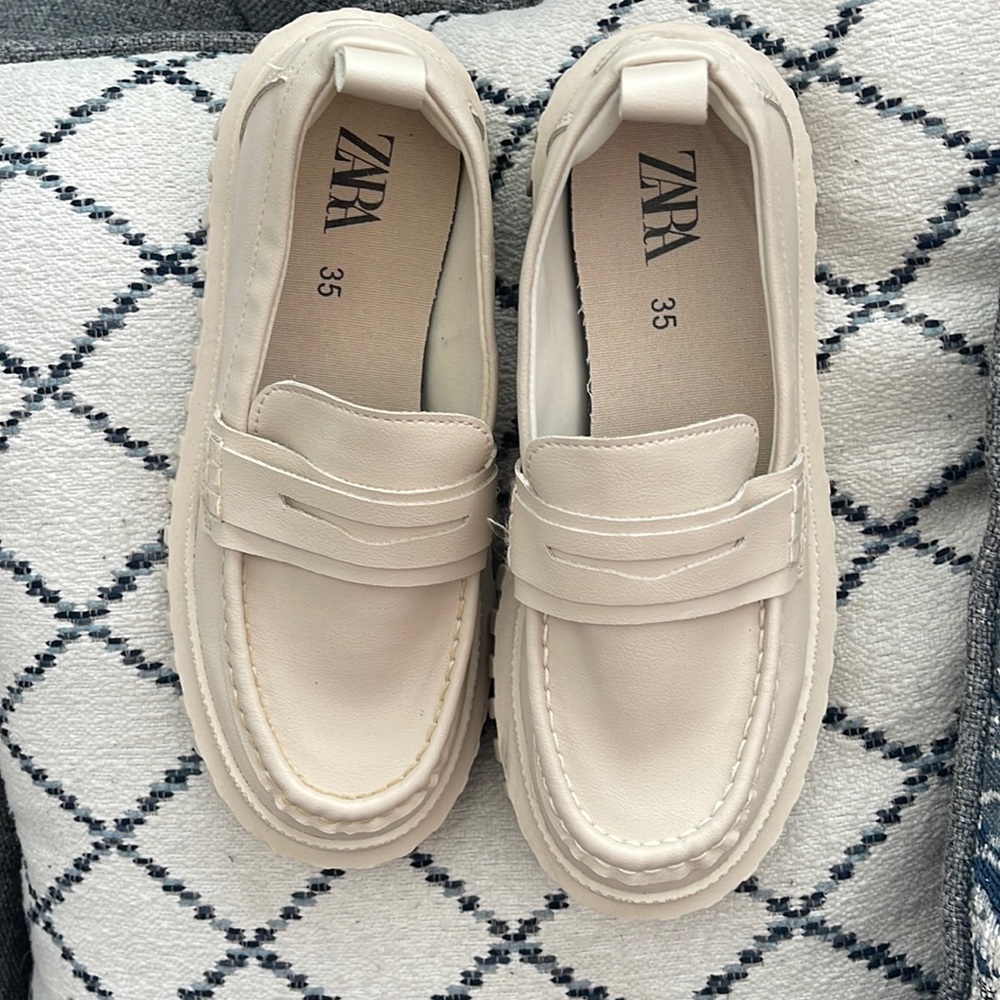 Zara beige tan moccasin loafers